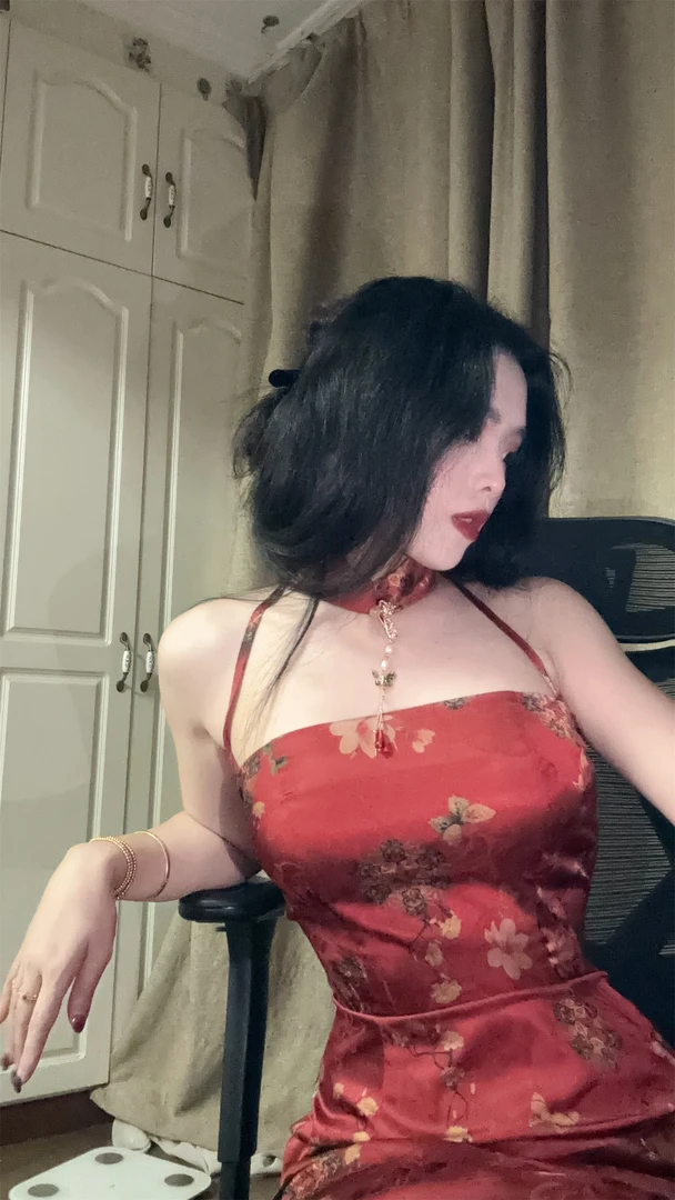 50万粉丝福利画报夫人原创自制新中式国风红色吊带裙红花云