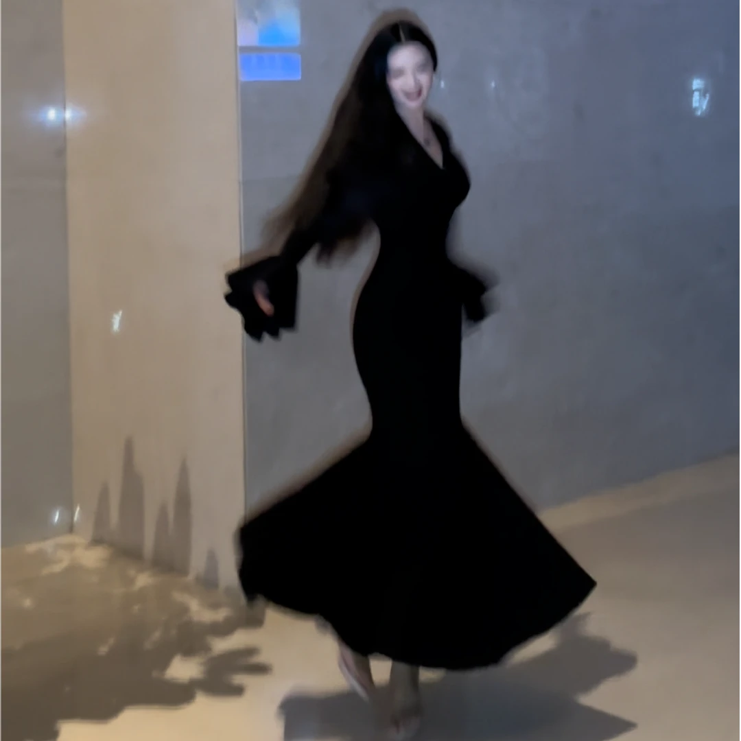 LHMknk1活动夫人原创自制厚款针织黑色鱼尾步步生莲V领 杀手之花