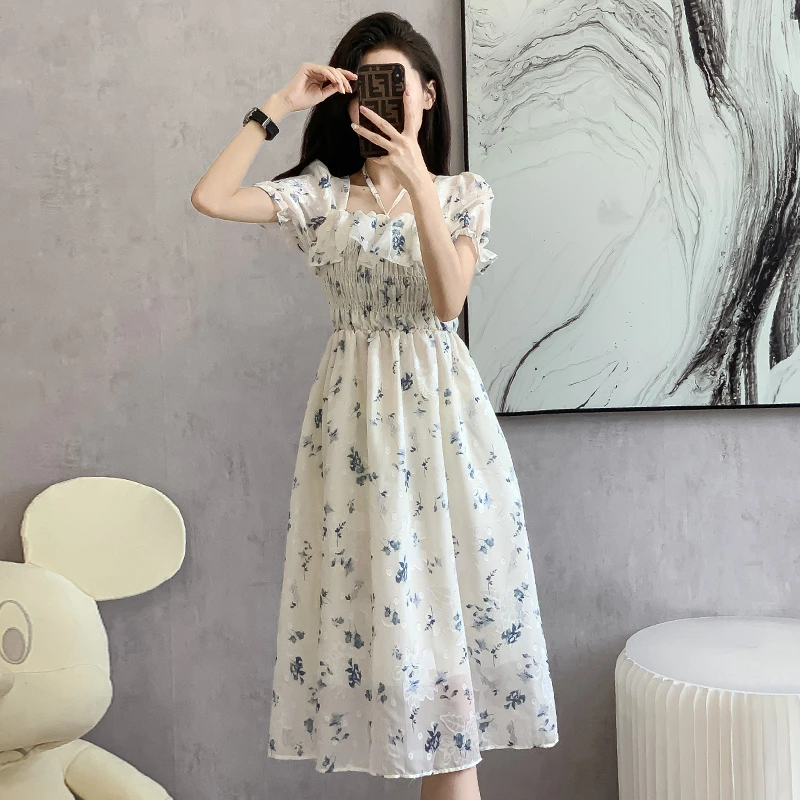 法式赫本风方领碎花连衣裙2025新款女夏季森系气质小清新雪纺长裙