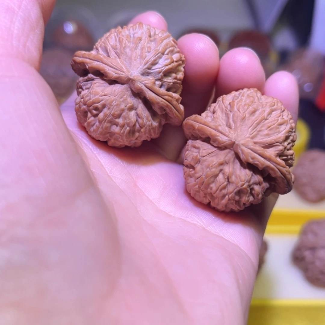 【闪购商品】桃核吊坠34尺白狮子