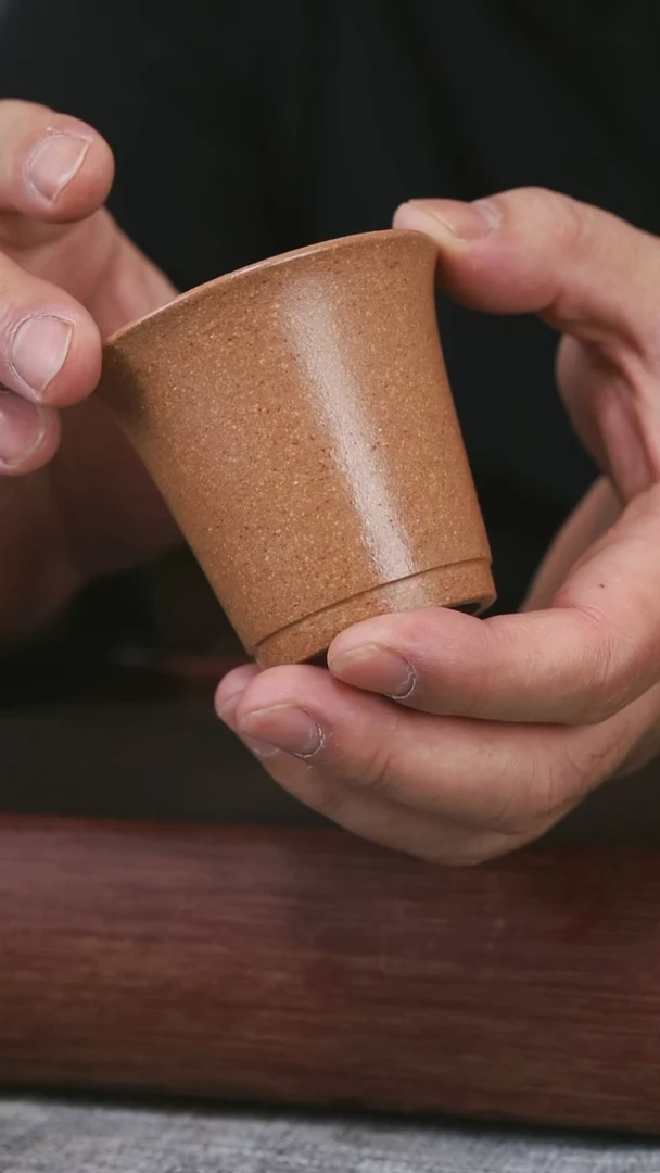 【闪购商品】紫砂黄降坡手握杯52号