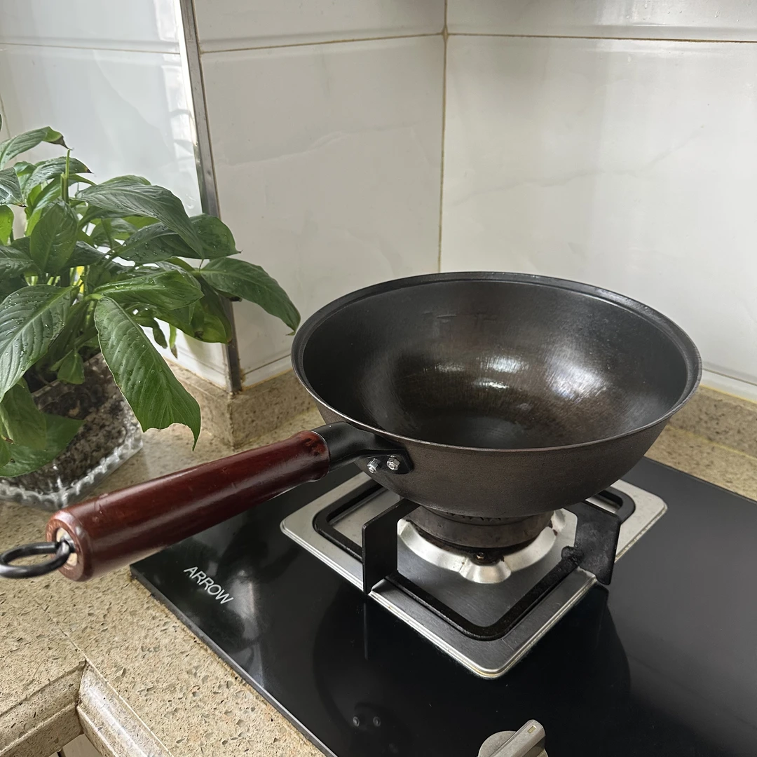 无涂层平底炒瓢电磁炉燃气灶通用家用老式铸铁加厚铁锅已开锅