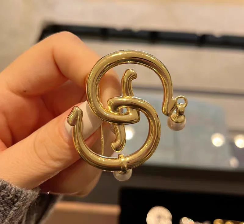 铜合金胸针 季阿玛施新颖2024新款同心协力双G胸针配饰品