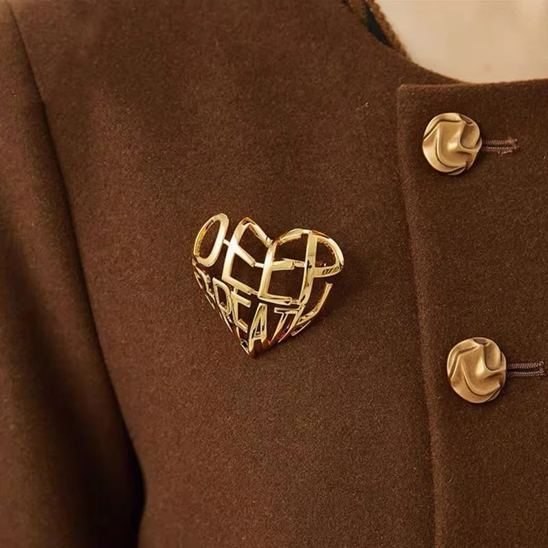 铜合金胸针 季阿玛施新颖新款爱心字母深呼吸胸针镂空别针配饰品