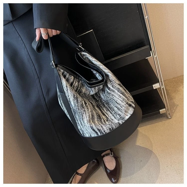 【贵妃】T1838 2025蛇年秋冬时尚百搭单肩大容量手提包