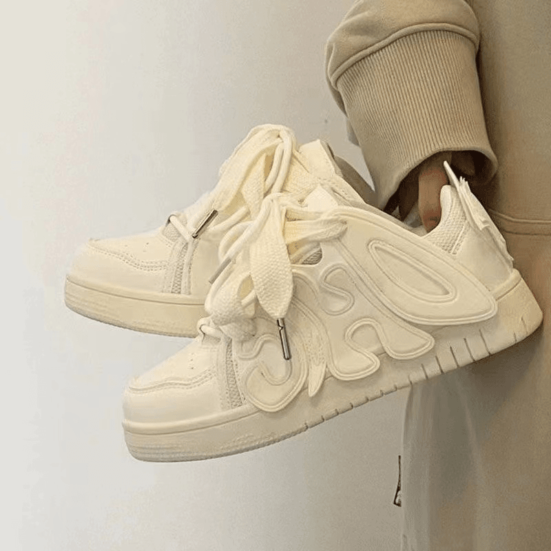 【Kemao】奶油色白蝙蝠小白鞋ins学院风蝙蝠小众原创鞋子运动板鞋女