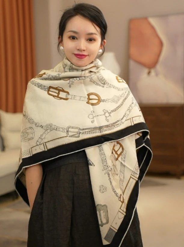 140丝绒方巾-暗花皮扣  提花双面异色135cm丝巾