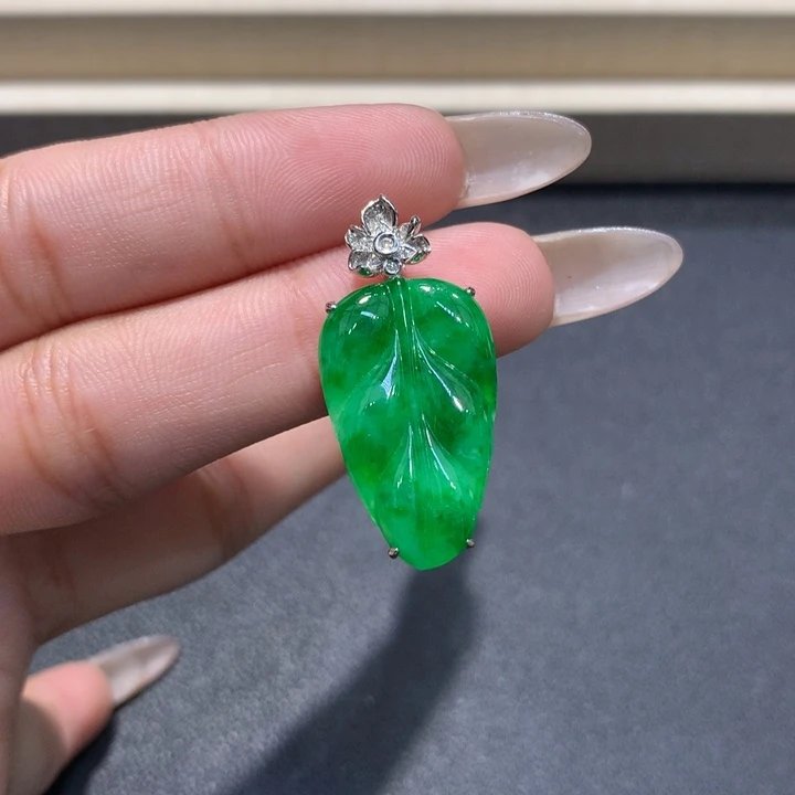 翡翠颈饰18K金镶嵌翡翠
