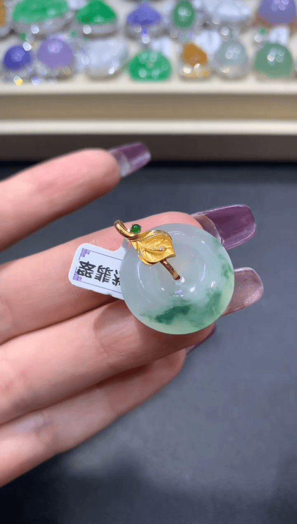 【闪购商品】翡翠颈饰18K金镶嵌缅甸翡翠吊坠