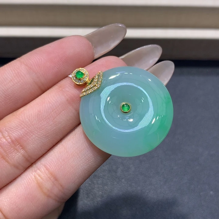 翡翠颈饰18K金镶嵌翡翠
