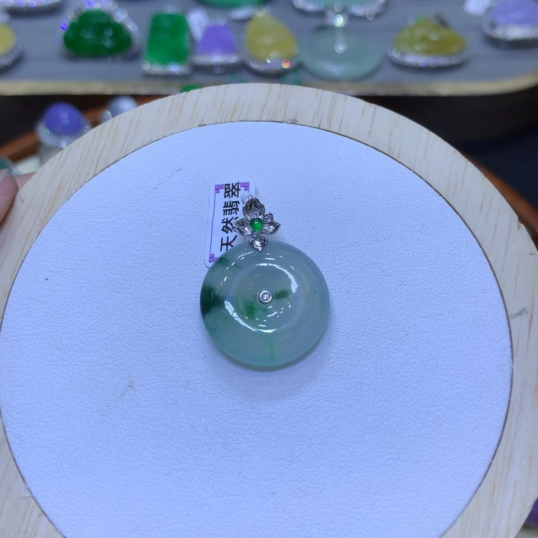 翡翠颈饰18K金镶嵌翡翠