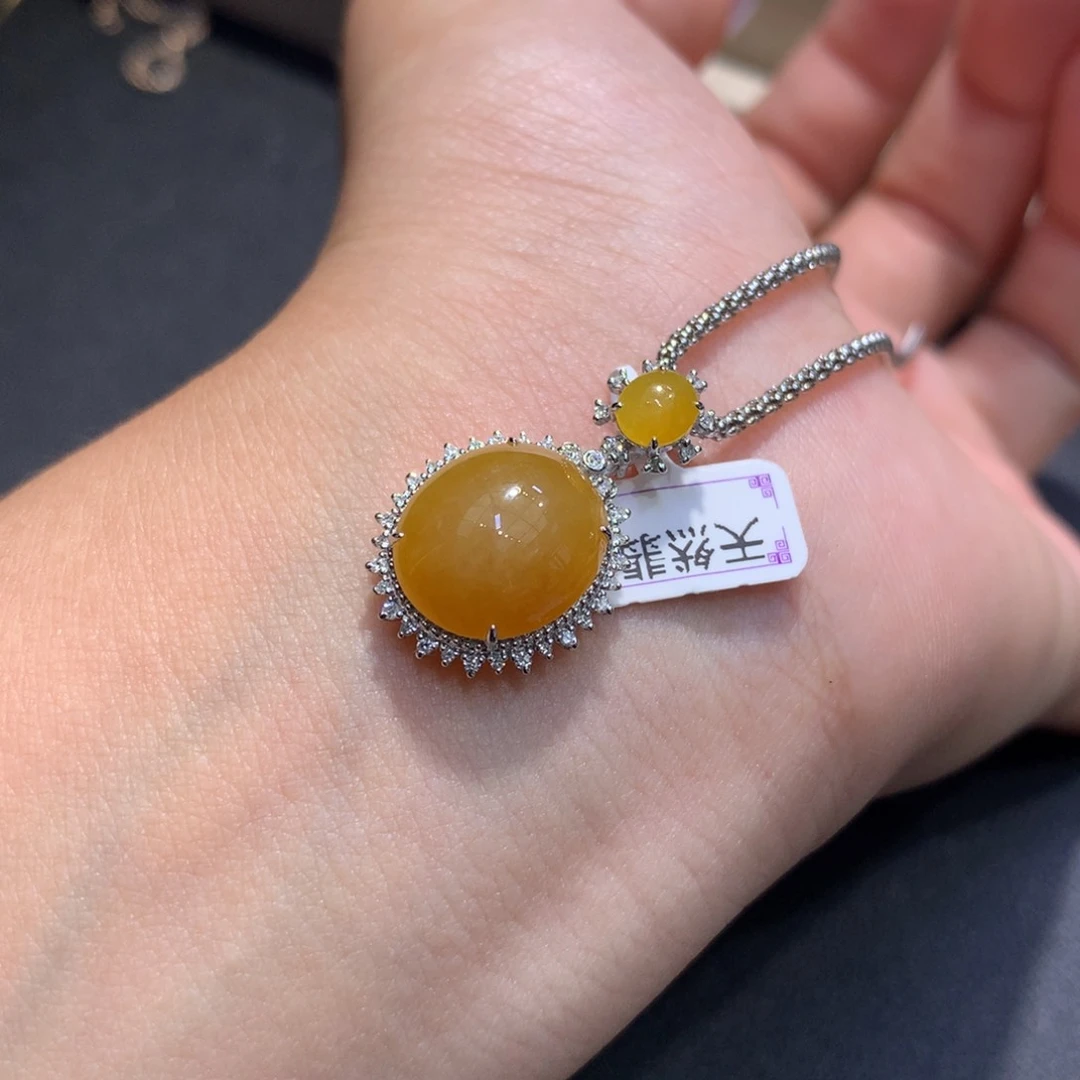翡翠颈饰18K金镶嵌翡翠