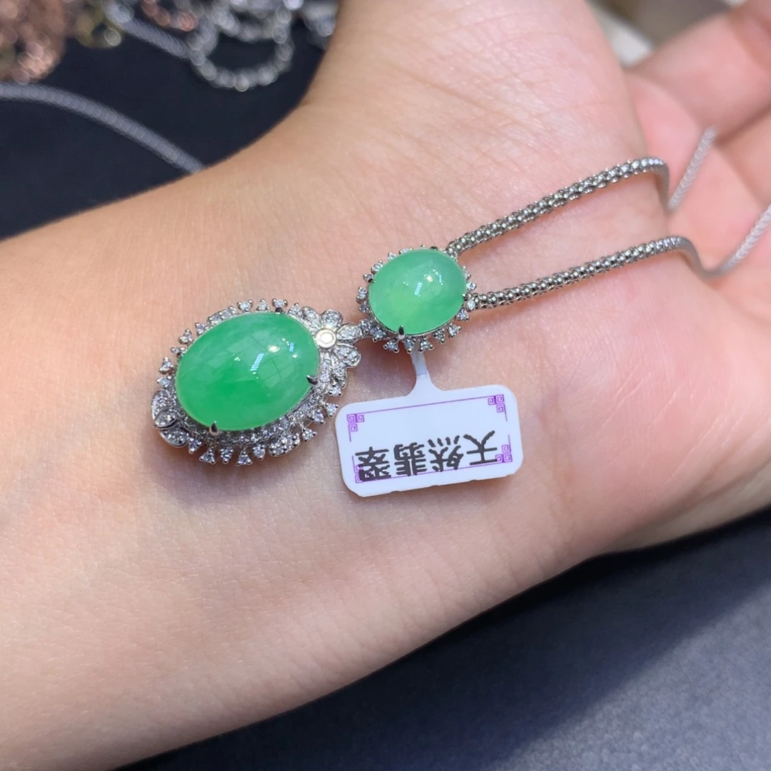翡翠颈饰18K金镶嵌翡翠
