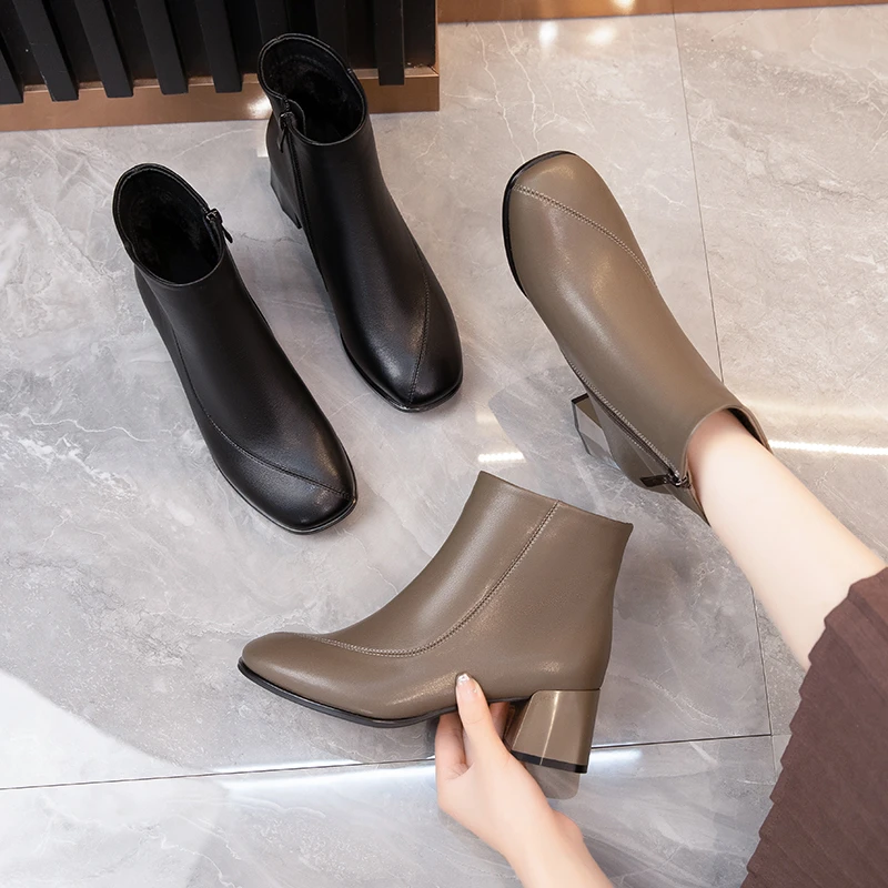 35003秋冬季软底软面中老年舒适粗跟复古女士时尚百搭英伦风靴子