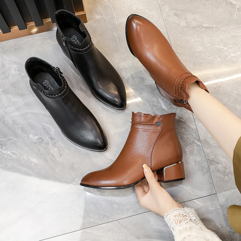 欧卡汇秋冬季软底软面中老年舒适粗跟复古女士时尚百搭靴子86698