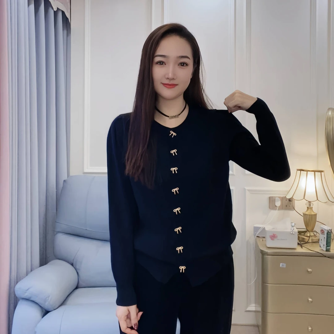 903（蝴蝶扣毛衣）90-200斤秋冬新款外套开衫宽松大码女装圆领外搭