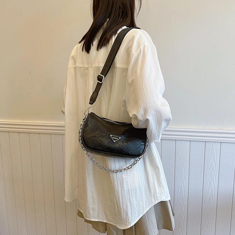 2024新款单肩斜挎包枕头包链条包复古女士休闲斜跨宽肩带包13209