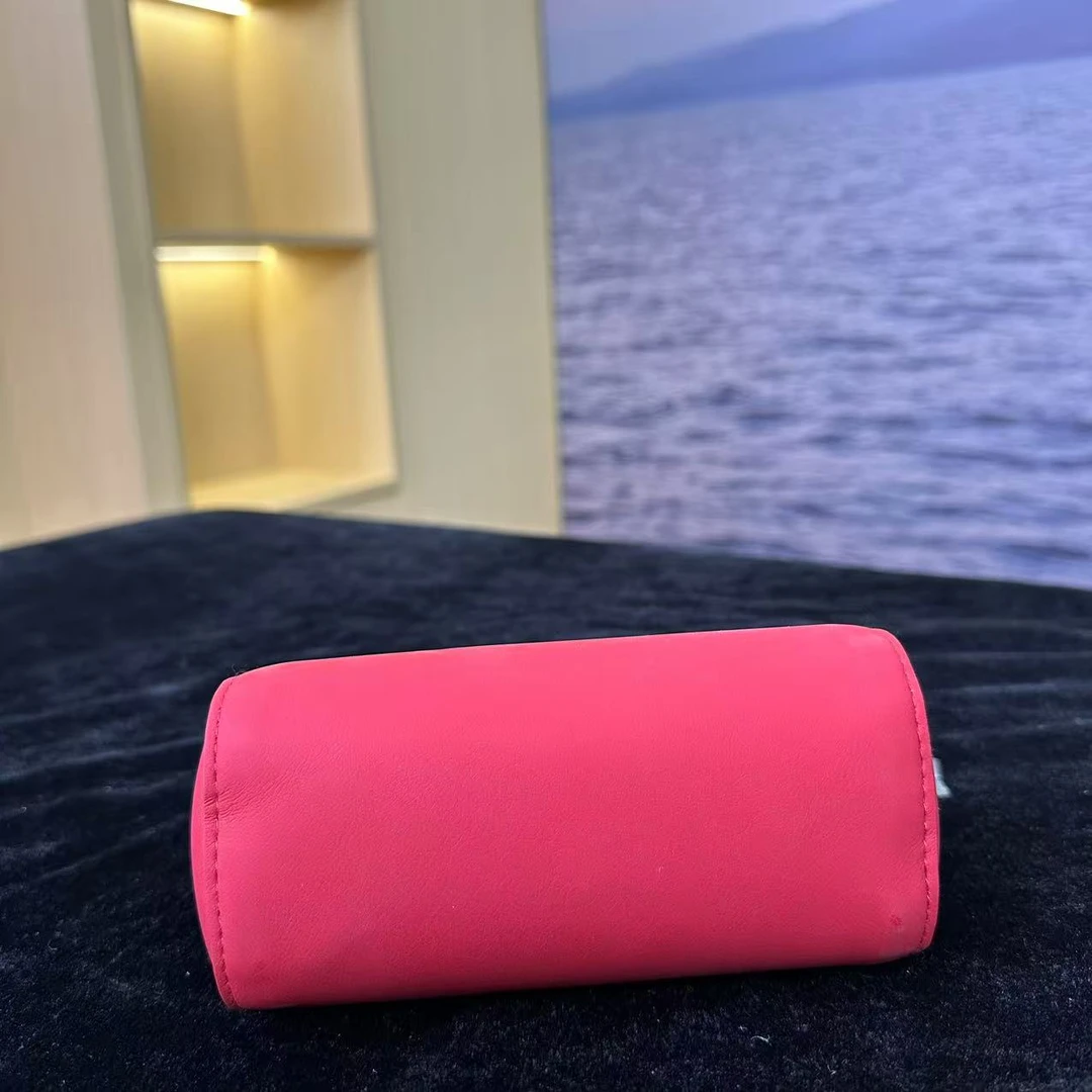 （全新未使用）红色皮皮包包小J！带礼盒！化妆包！！