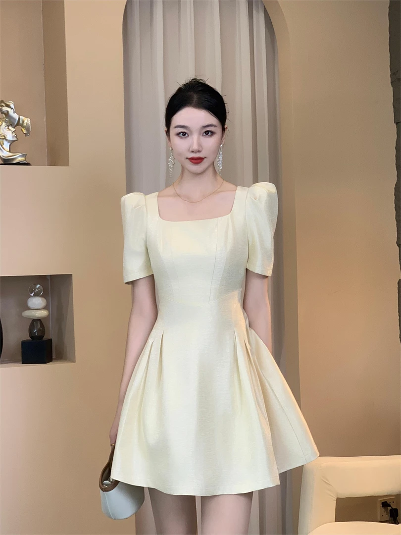 高档设计师新款方领裙子显瘦气质杏色法式收腰连衣裙 21255