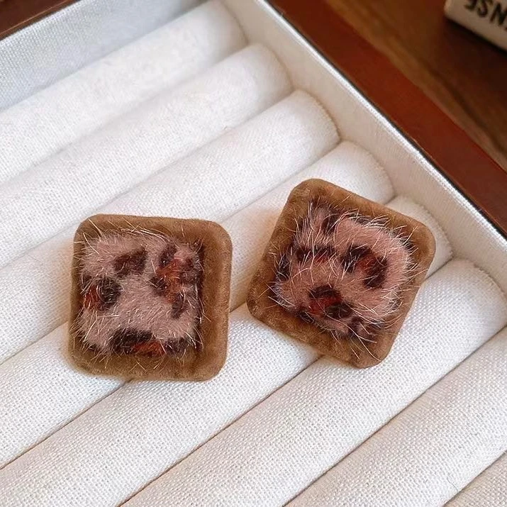 铁合金耳饰 162号方形美拉德植绒百搭豹纹耳钉饰品ins气质时尚