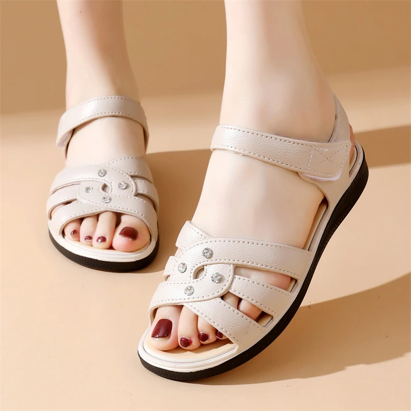 中年妈妈凉鞋女士夏季2025新款软底厚底中老年人夏天平底孕妇防滑