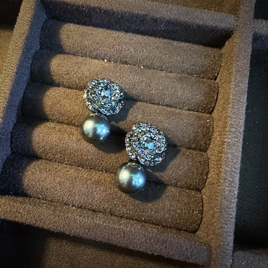 B1030黑色山茶花耳环