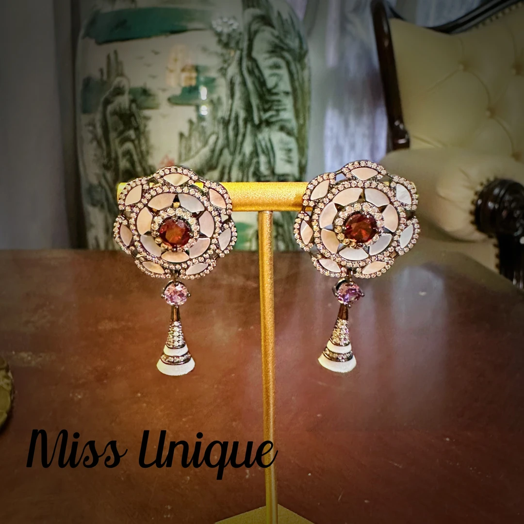 E8823黑底白贝贝扇子耳环