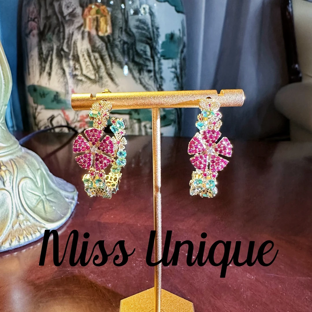 B1117玫红花朵绿色耳圈