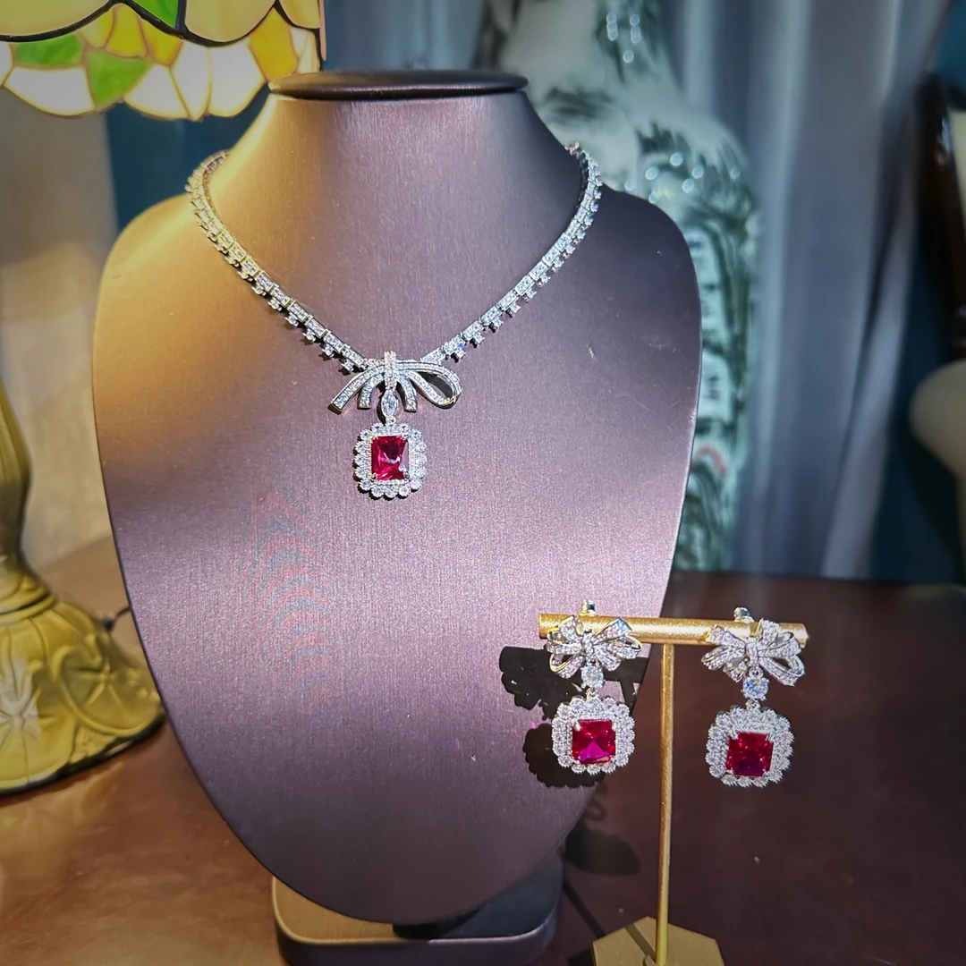 E8005红色蝴蝶结方糖项链套装