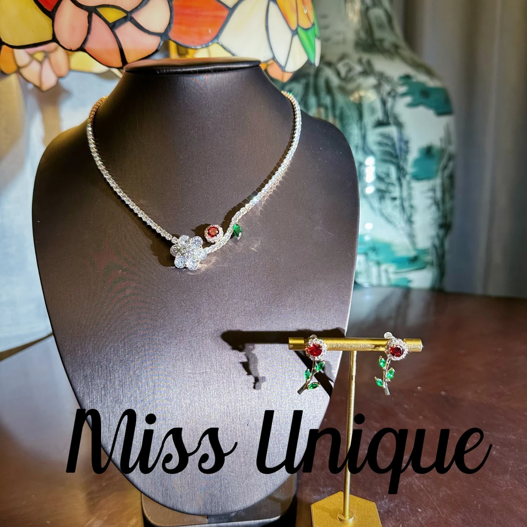 E8039白色六瓣梅花项链套装