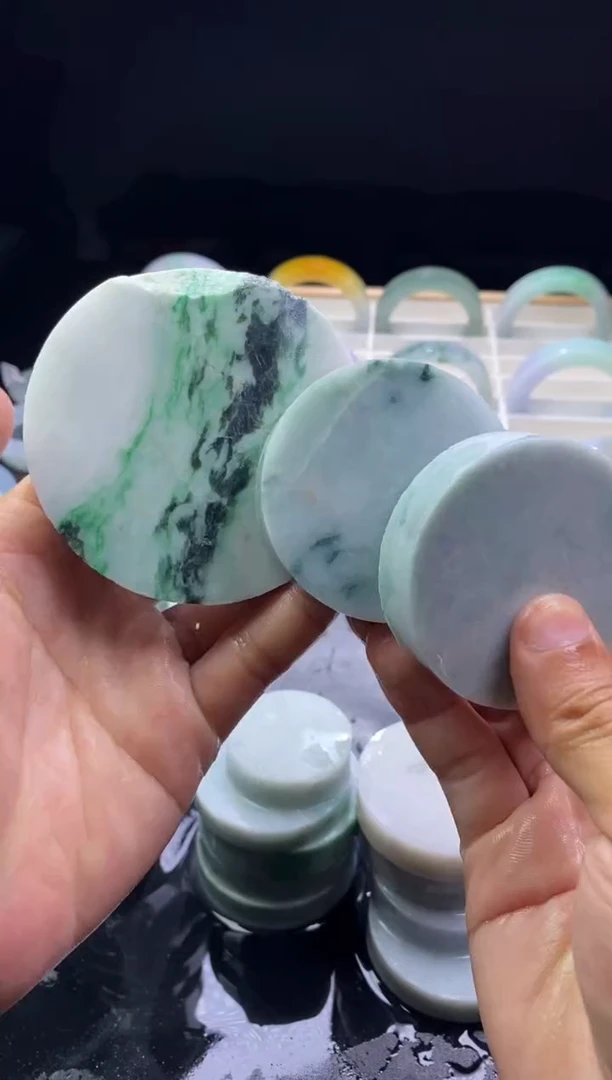 【闪购商品】翡翠挂件未镶嵌镯心