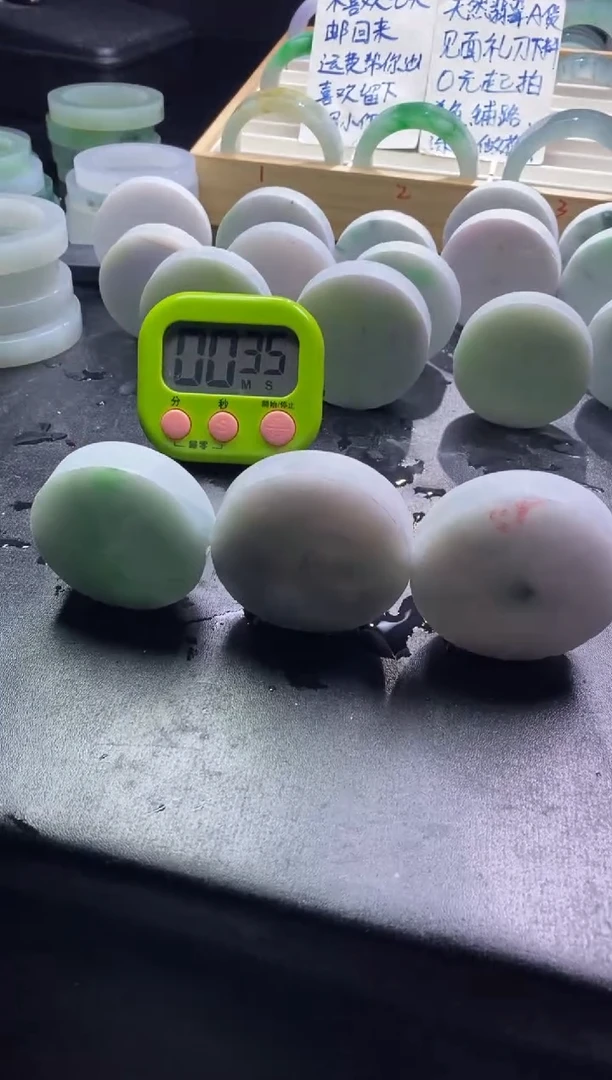 【闪购商品】翡翠挂件未镶嵌镯心