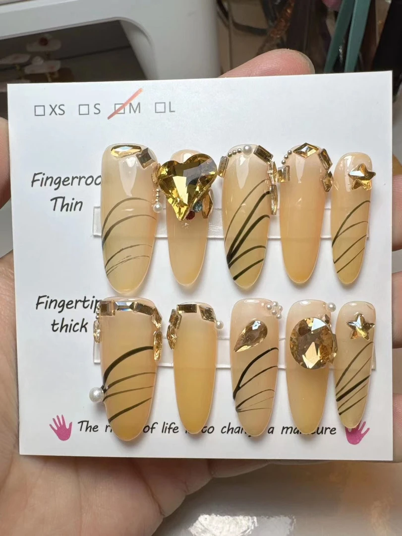 纯手工穿戴甲展现独特之美