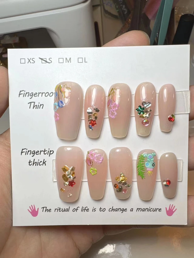 纯手工穿戴甲展现独特之美