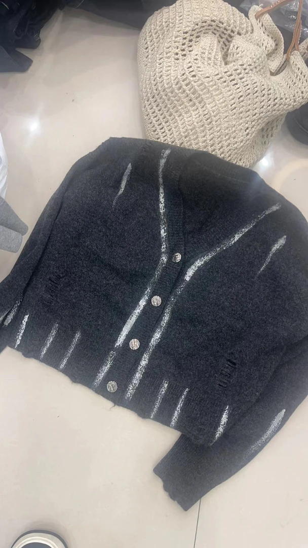 休闲扣子开衫毛衣