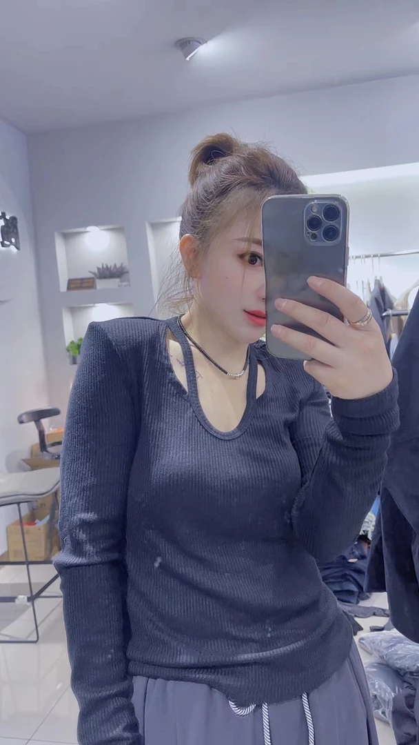 露肩长袖坑条衫T恤