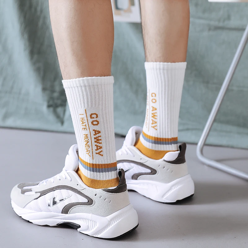 袜子男中筒袜ins潮加厚棉质长袜长筒运动篮球袜吸汗防臭春夏潮流