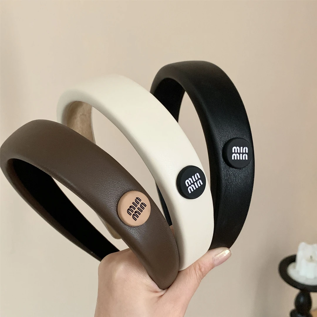 字母皮质海绵头箍2023新款秋冬小众设计发箍高颅顶简约气质头饰女