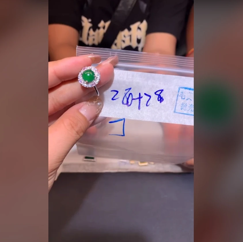 【缅甸女神翡翠】定制翡翠未镶嵌定制翡翠，多样性发货其一