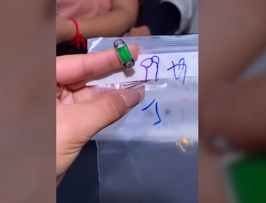 【缅甸女神翡翠】定制翡翠未镶嵌定制翡翠，多样性发货其一