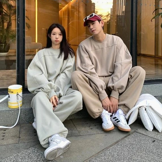 威廉威 暖冬松弛感 特别剪裁立体袖厚绒卫衣卫裤套装可情侣Z168