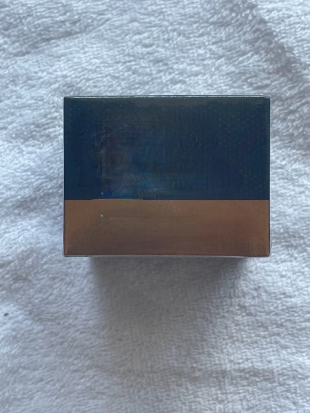 黑色瓶装（04眼霜）。