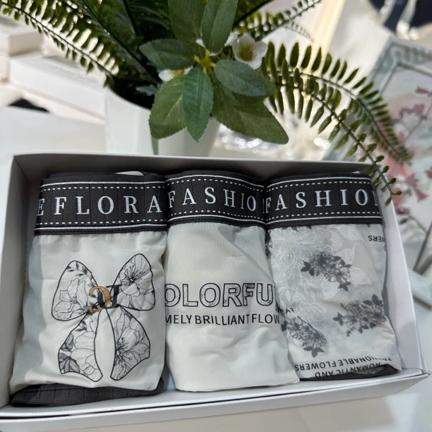 小熊中腰蚕丝无痕内裤