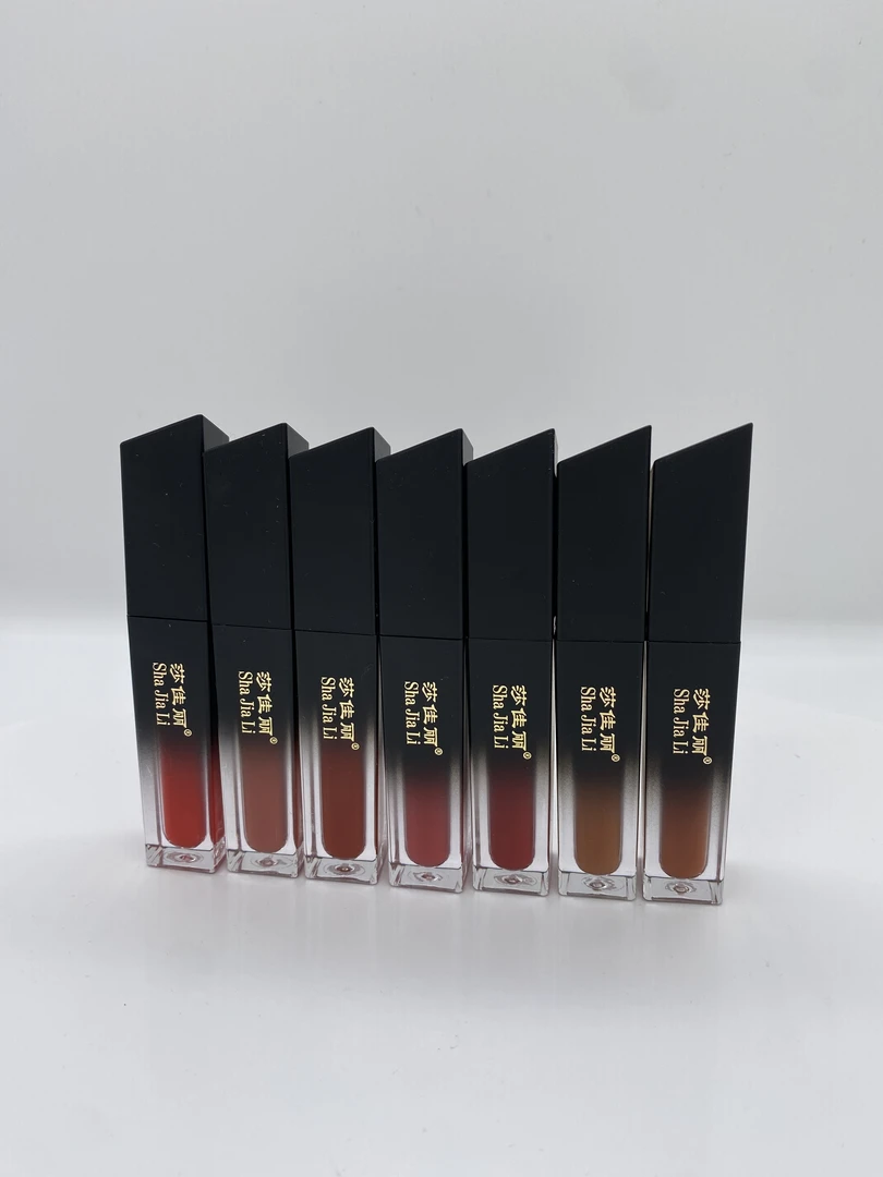 莎佳丽特色雾面不沾杯唇釉(01#烈焰红)