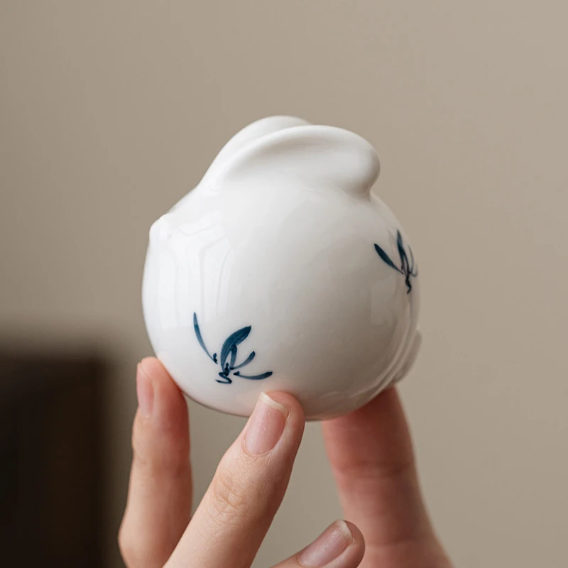 手绘蝴蝶兰花小兔子茶宠摆件茶玩盖置茶夹架笔托白瓷功夫茶具配件