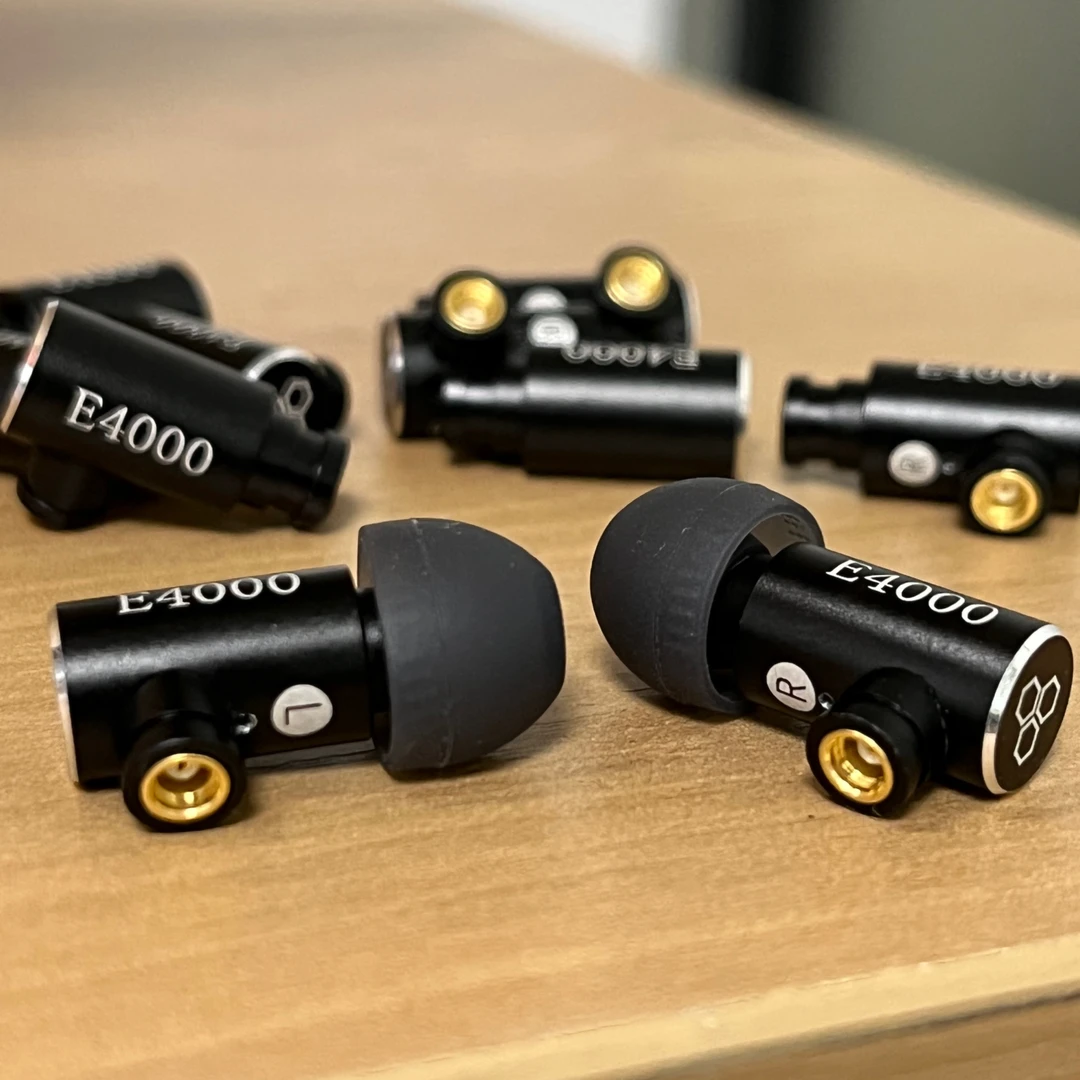 99新  金属发烧HIFI入耳式耳机头mmcx插拔式微动圈单元三频均衡