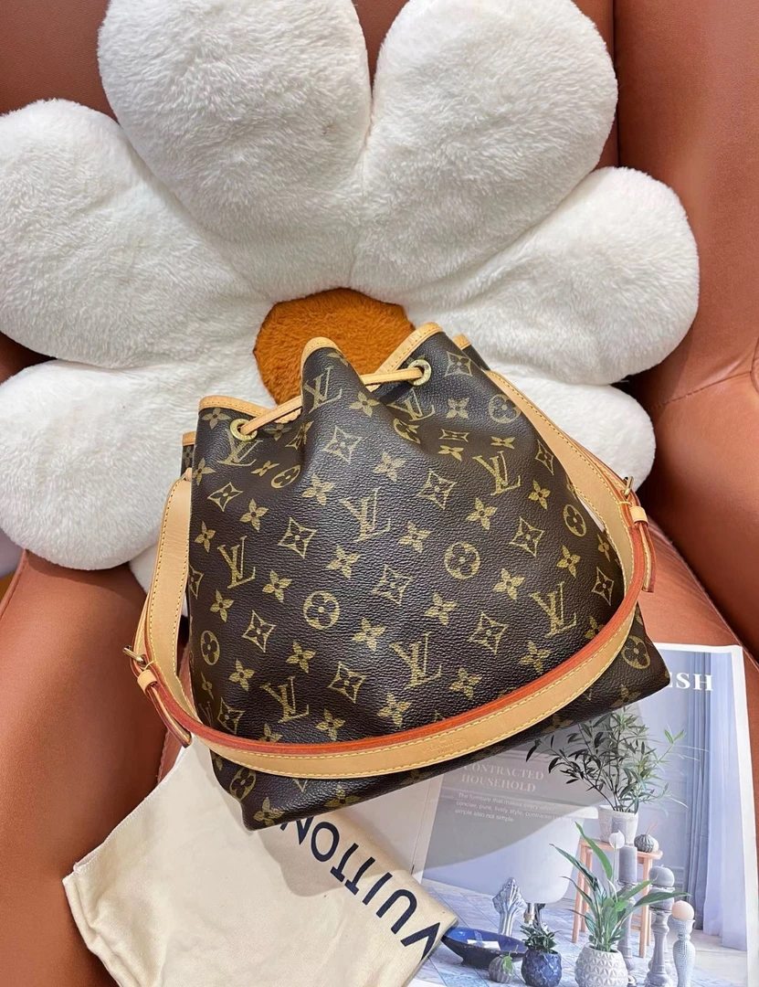 99新 LouisVuitton/路易威登 抽绳水桶小号lv肩包单肩经典斜跨GW