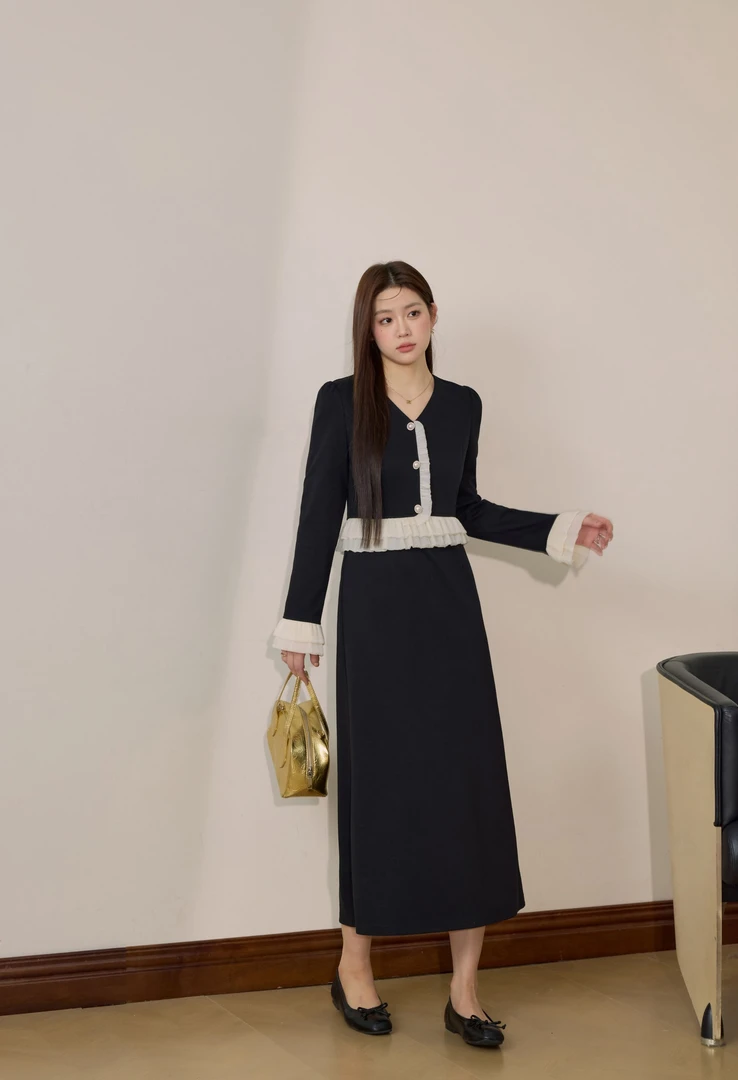 蓝语大码女装胖mm气质黑色拼接连衣裙春季新款高腰喇叭袖a字长裙