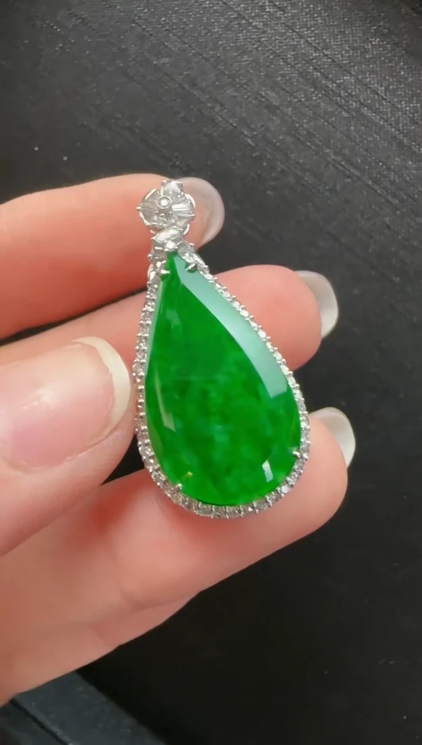 【闪购商品】翡翠颈饰18K金镶嵌522水滴一个