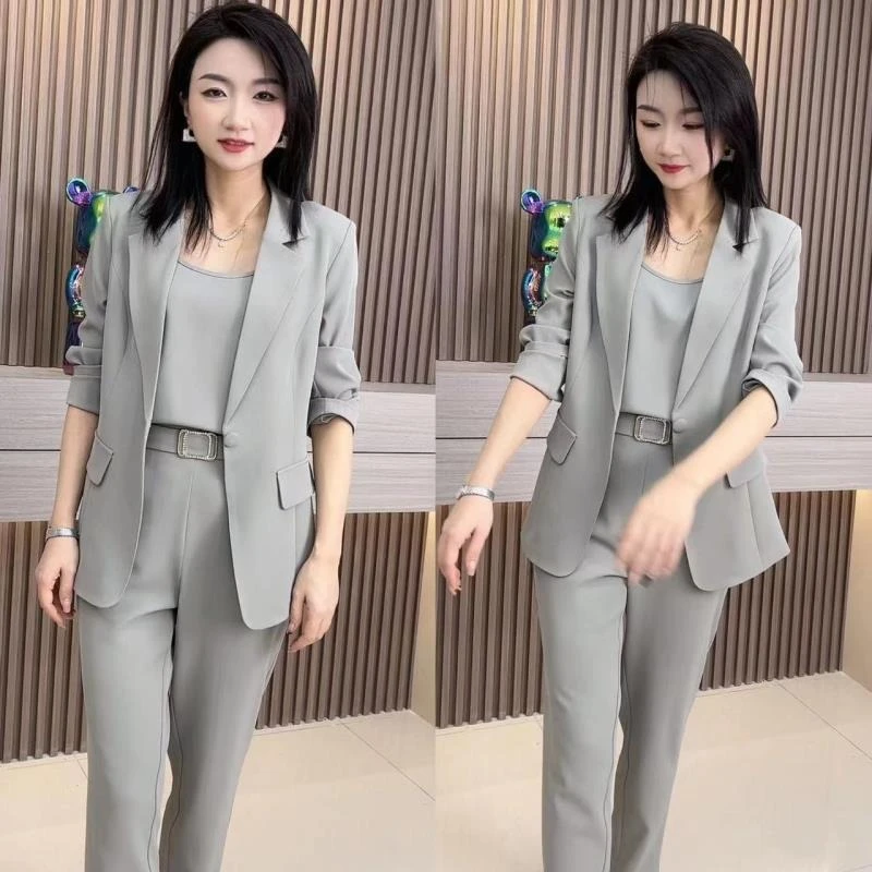 网红小西服套装女春秋新款时尚气质职业西装减龄显瘦洋气三件套
